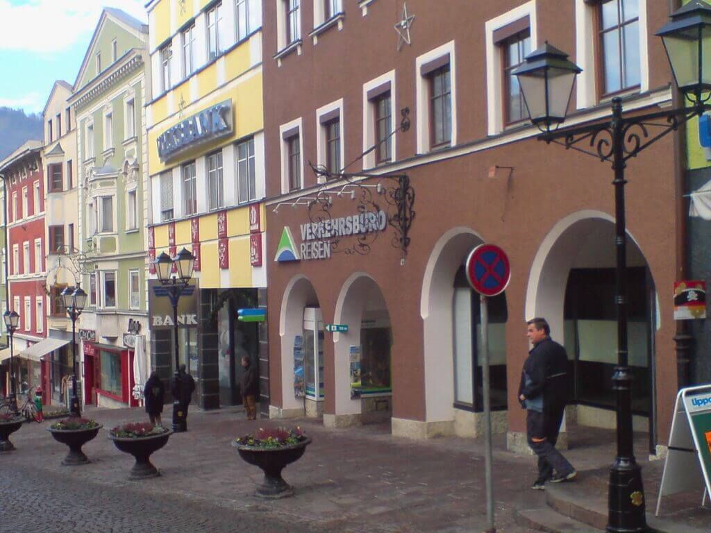 Nostalgische Strassenlaternen in Kufstein