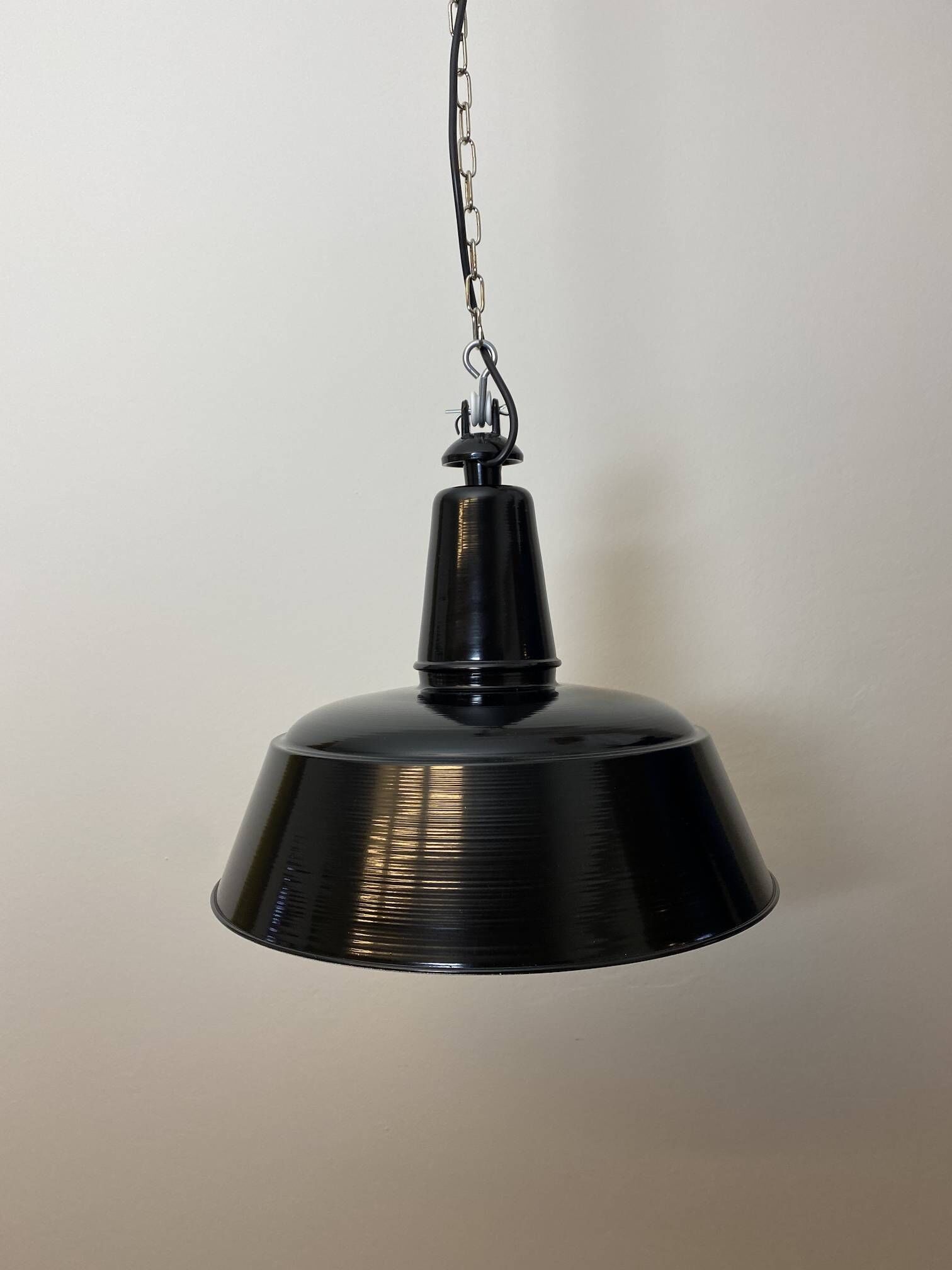 haengeleuchte-industrieleuchte-sievering-3 Hängeleuchte Sievering im Industriestil