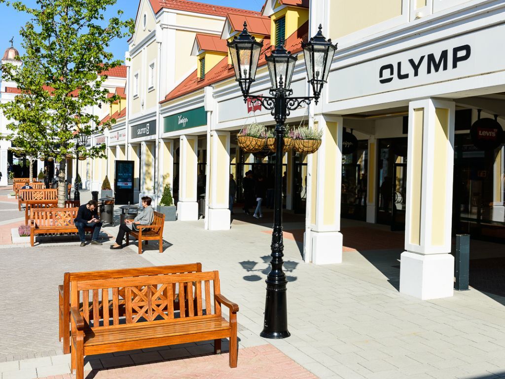 sechseckige-standlaterne-parndorf-oultet-schwarz-1