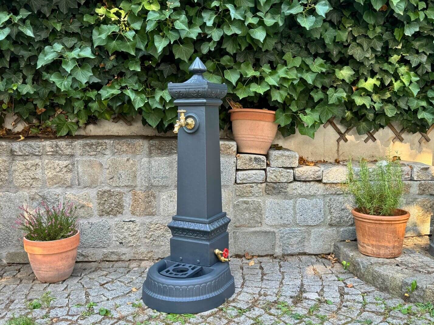 Nostalgie Standbrunnen Hohenberg Gross aus Gusseisen