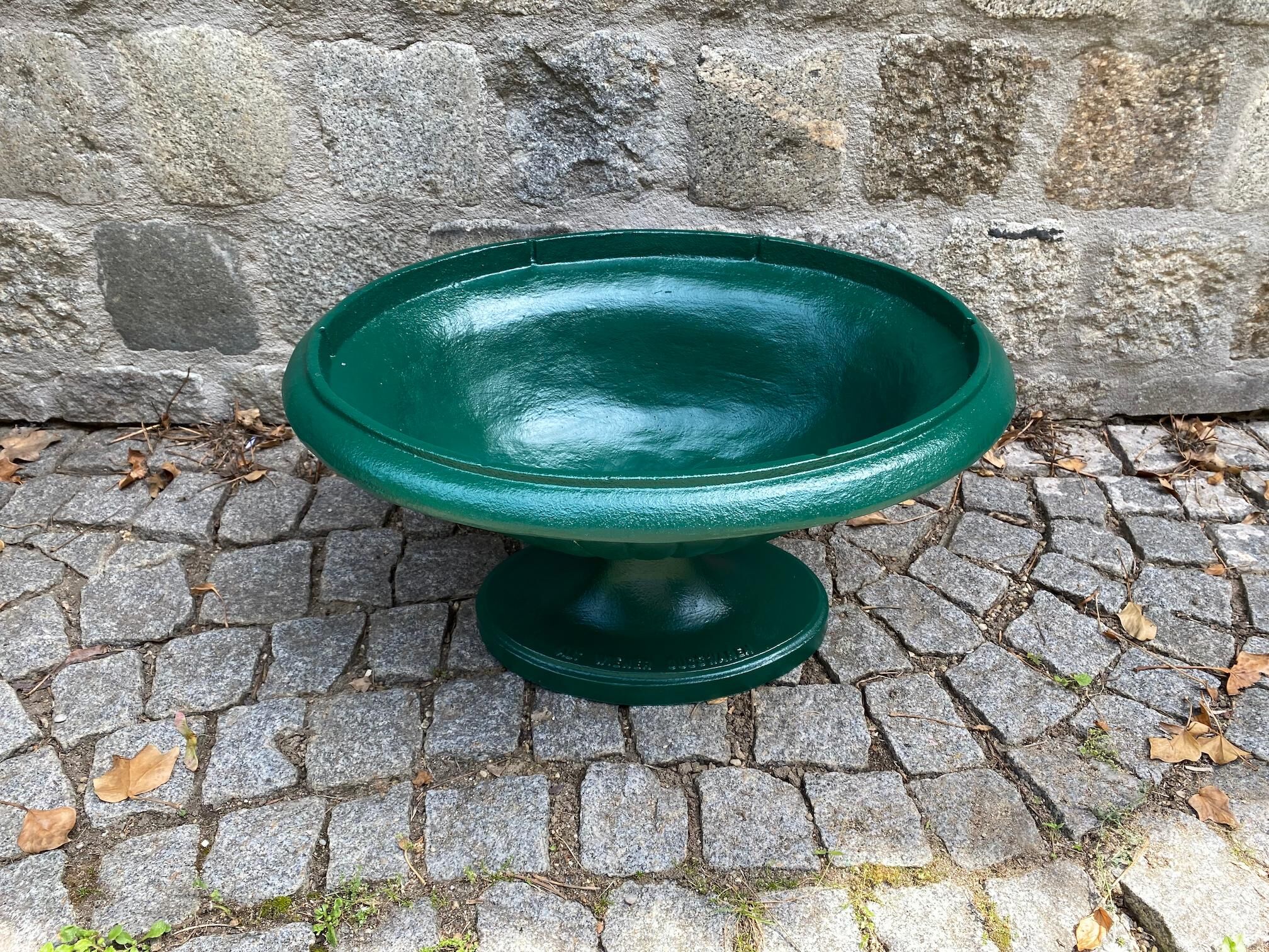 brunnenschale-stilvoll-moosgruen-gusseisen-3 Grüne Brunnenschale