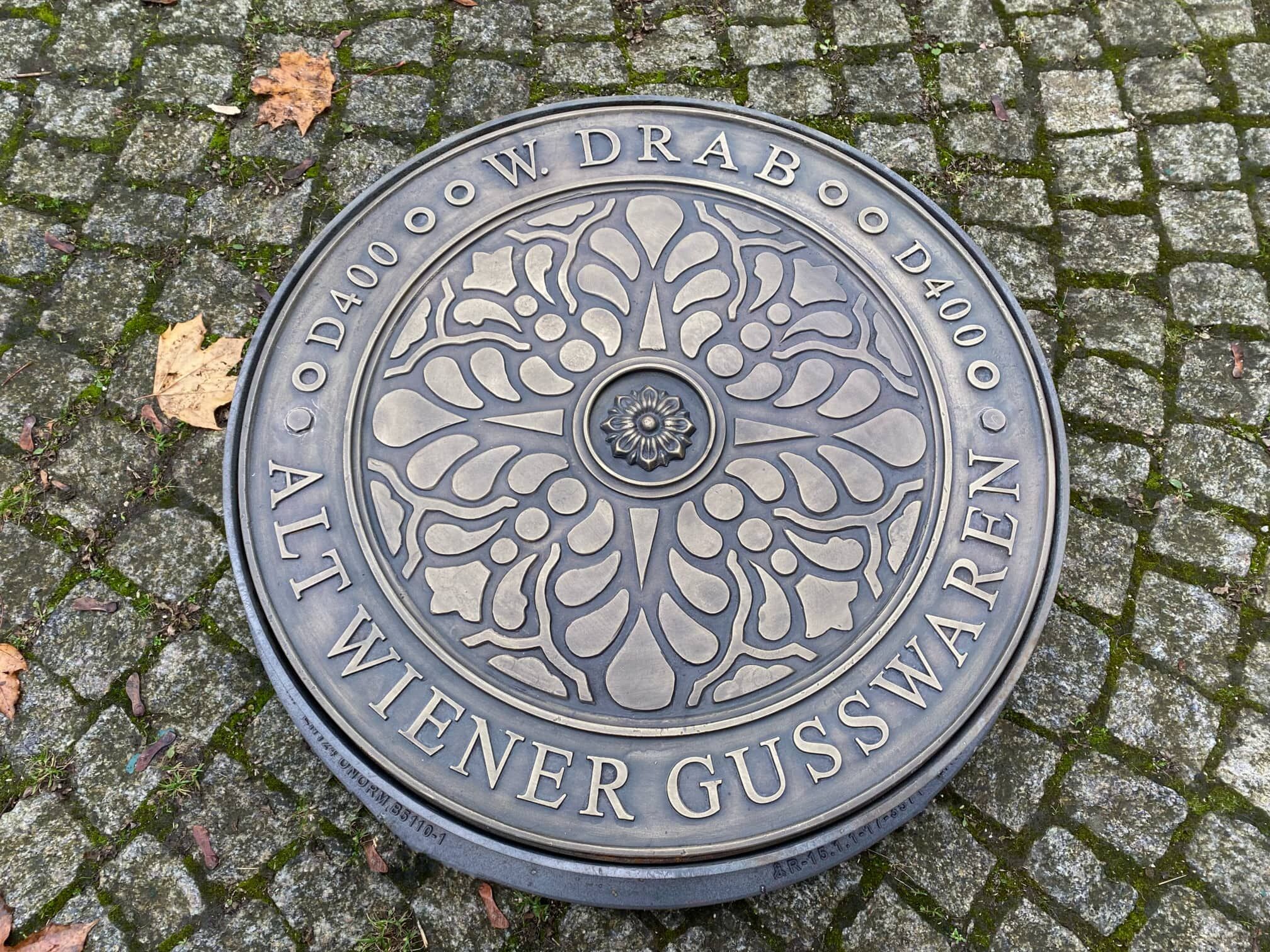 Messingguss Kanaldeckel - Florale Muster