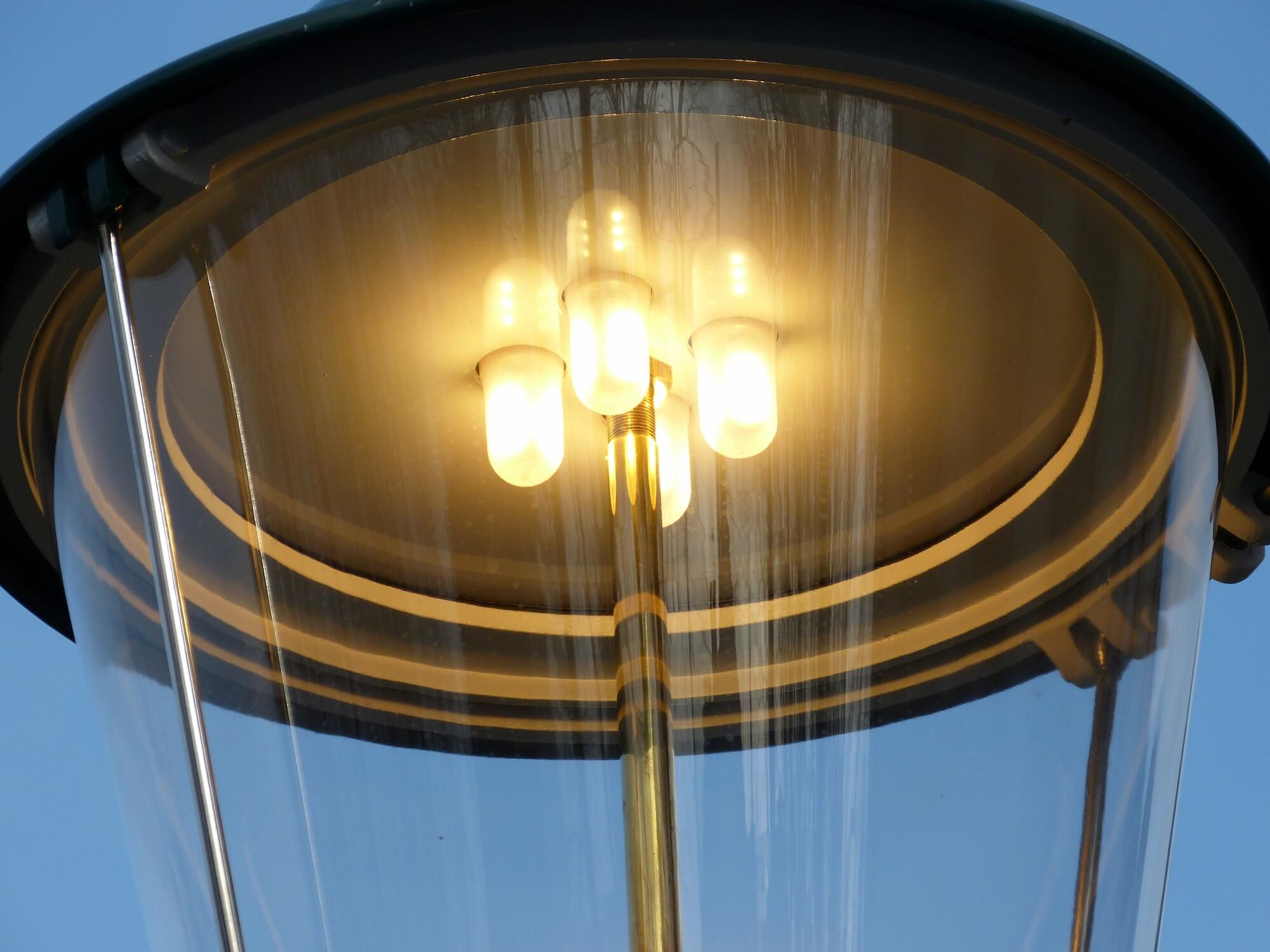 LED-Einsatz in Gasleuchtenoptik für Alt Wiener Straßenlaterne (Leuchte Wien) LED-Einsatz in Gasleuchtenoptik für Alt Wiener Straßenlaterne (Leuchte Wien)