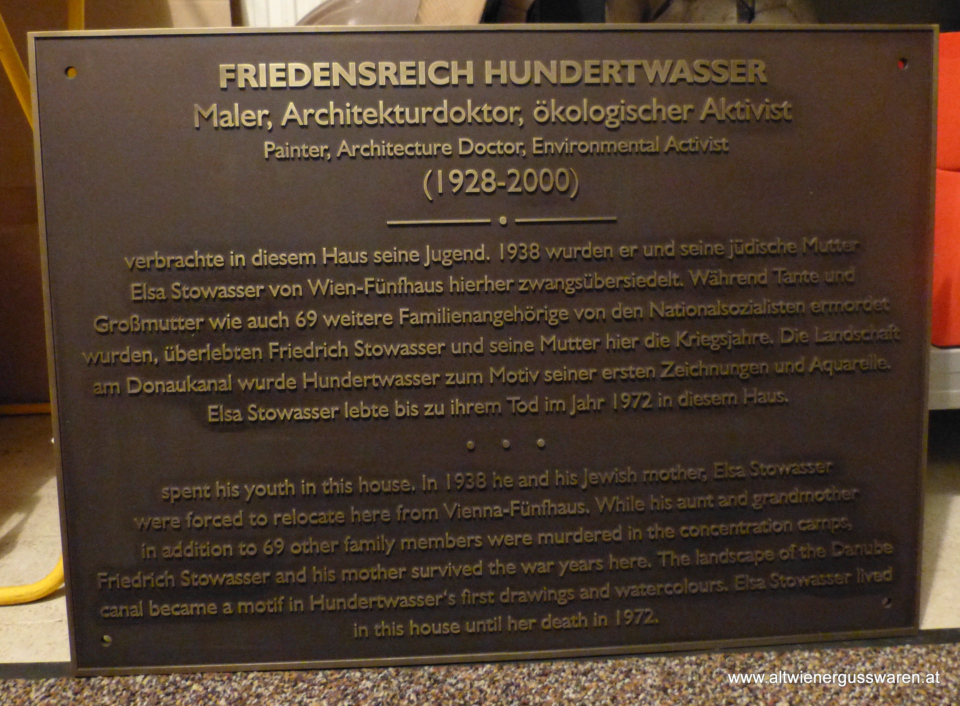 hundertwasser_gedenktafel_messing Hinweistafel aus Aluminium, Messing & Bronzeguss - eigener Text/Muster