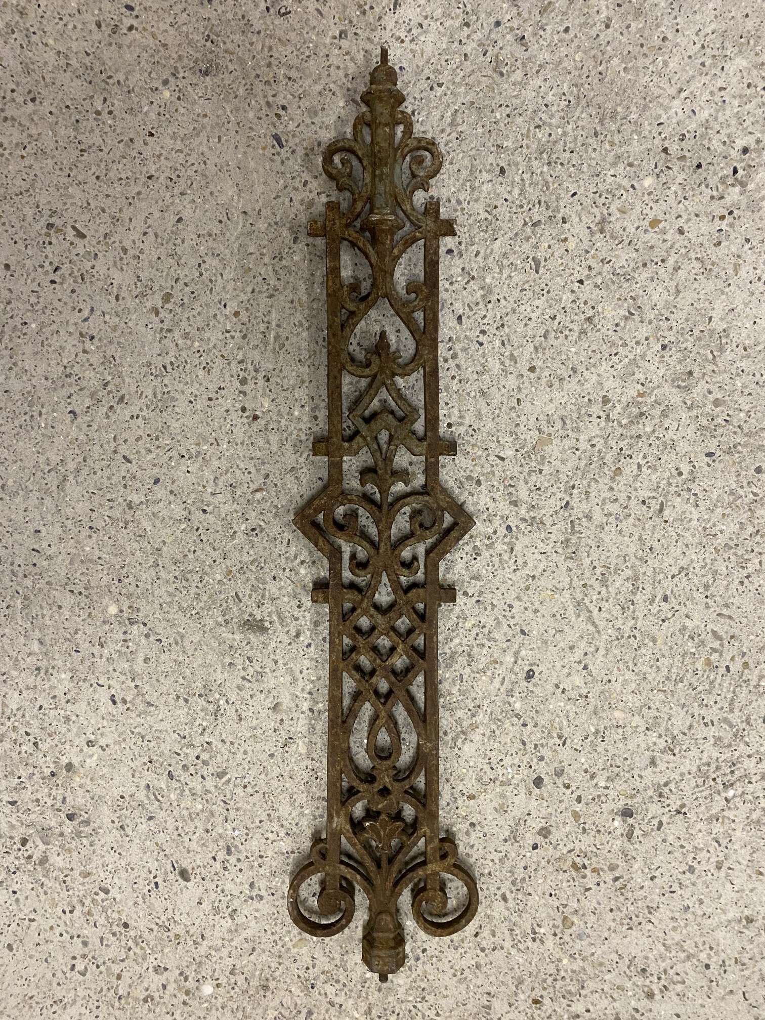 fnd-50v-gelaenderelement-gusseisen-altbestand historisches Geländerelement fnd-50v aus Gusseisen - Altbestand