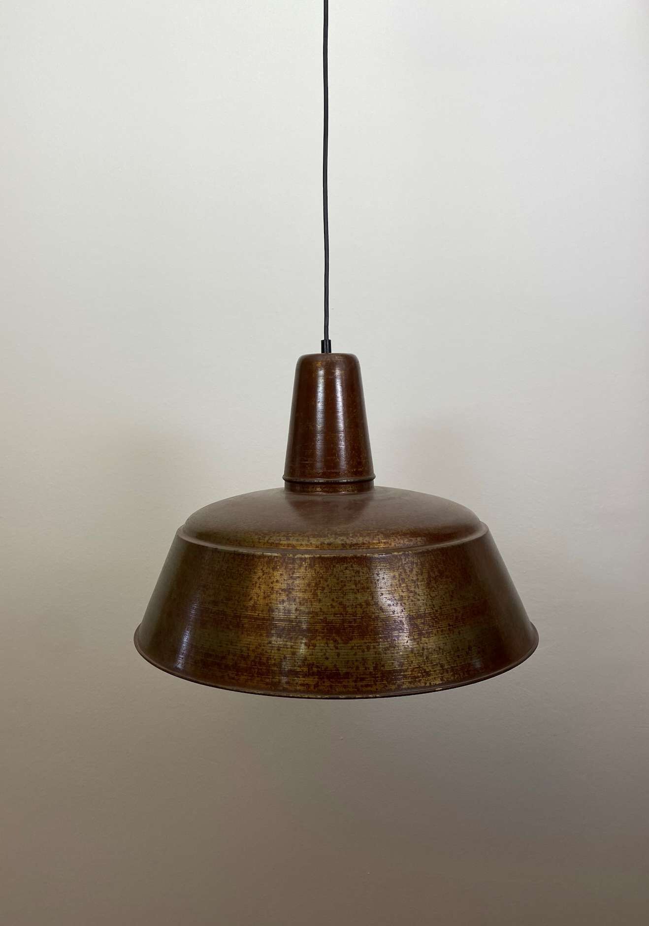 haengeleuchte-sievering-stahlblech-rostig-2 Rustikale Hängeleuchte Sievering