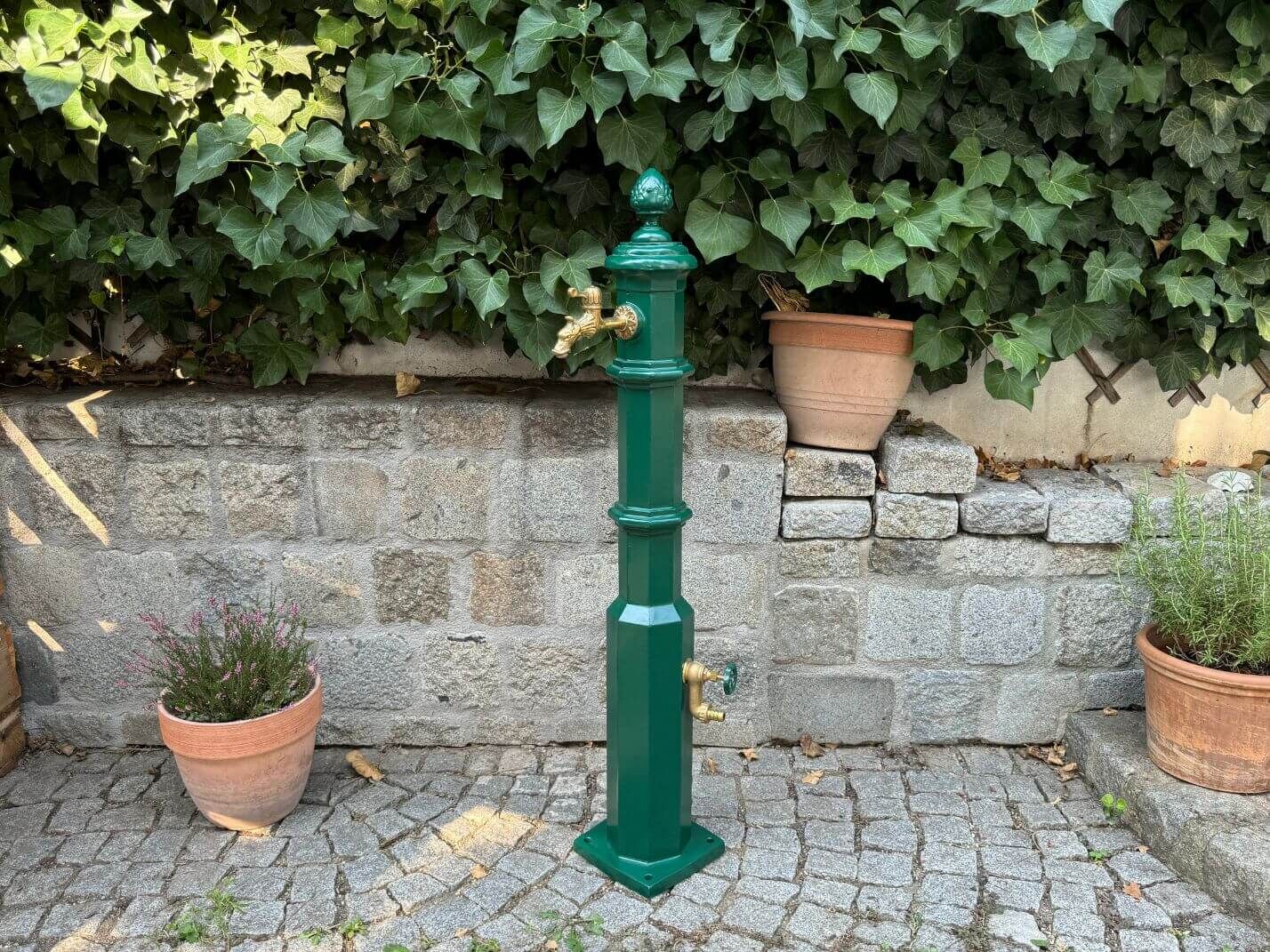 Nostalgie Standbrunnen Wien in Moosgruen