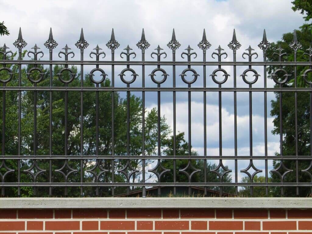 Detailaufnahme des nostalgischen Gusseisen-Zaun Detailaufnahme des nostalgischen Gusseisen-Zaun