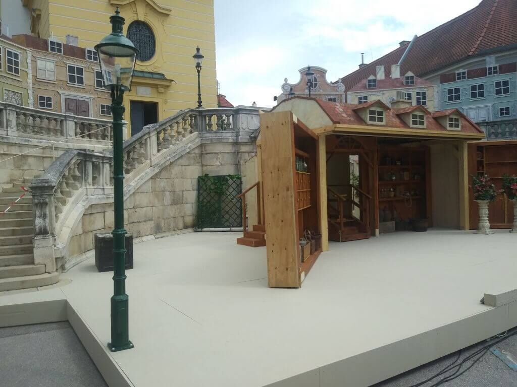 Historische Straßenlaternen für die Stockerauer Festspiele Historische Straßenlaternen für die Stockerauer Festspiele