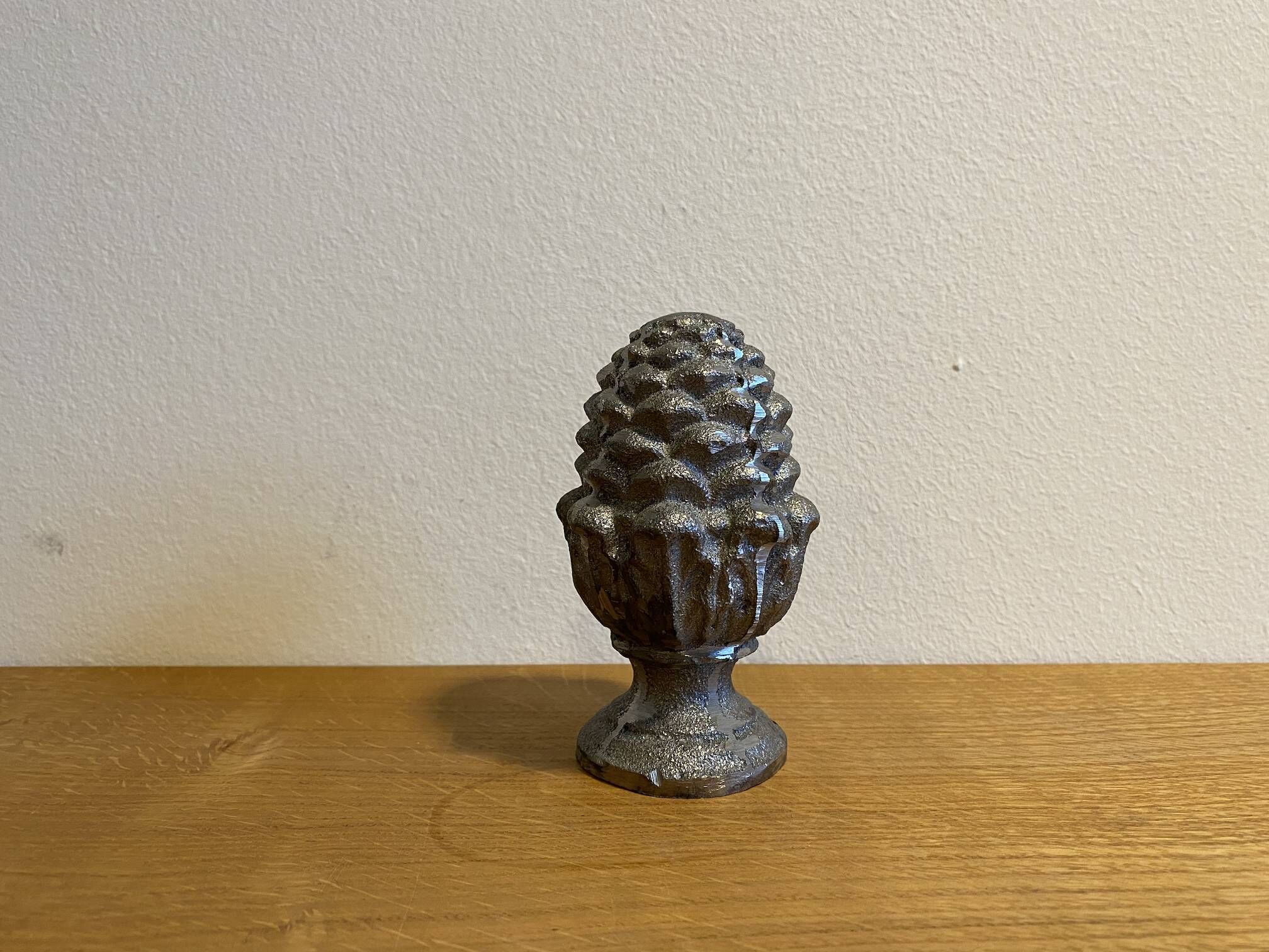 Pfostenaufsatz Pinienzapfen Wien 2