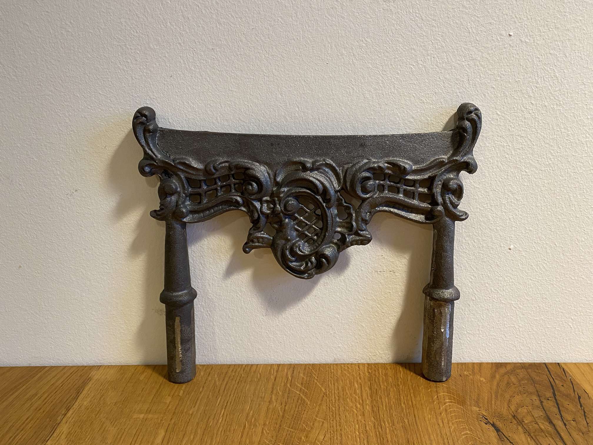 fussabstreifer-antik-historisch-gusseisen-2 Frontansicht Fußabstreifer Antik zum Einbetonieren aus Gusseisen