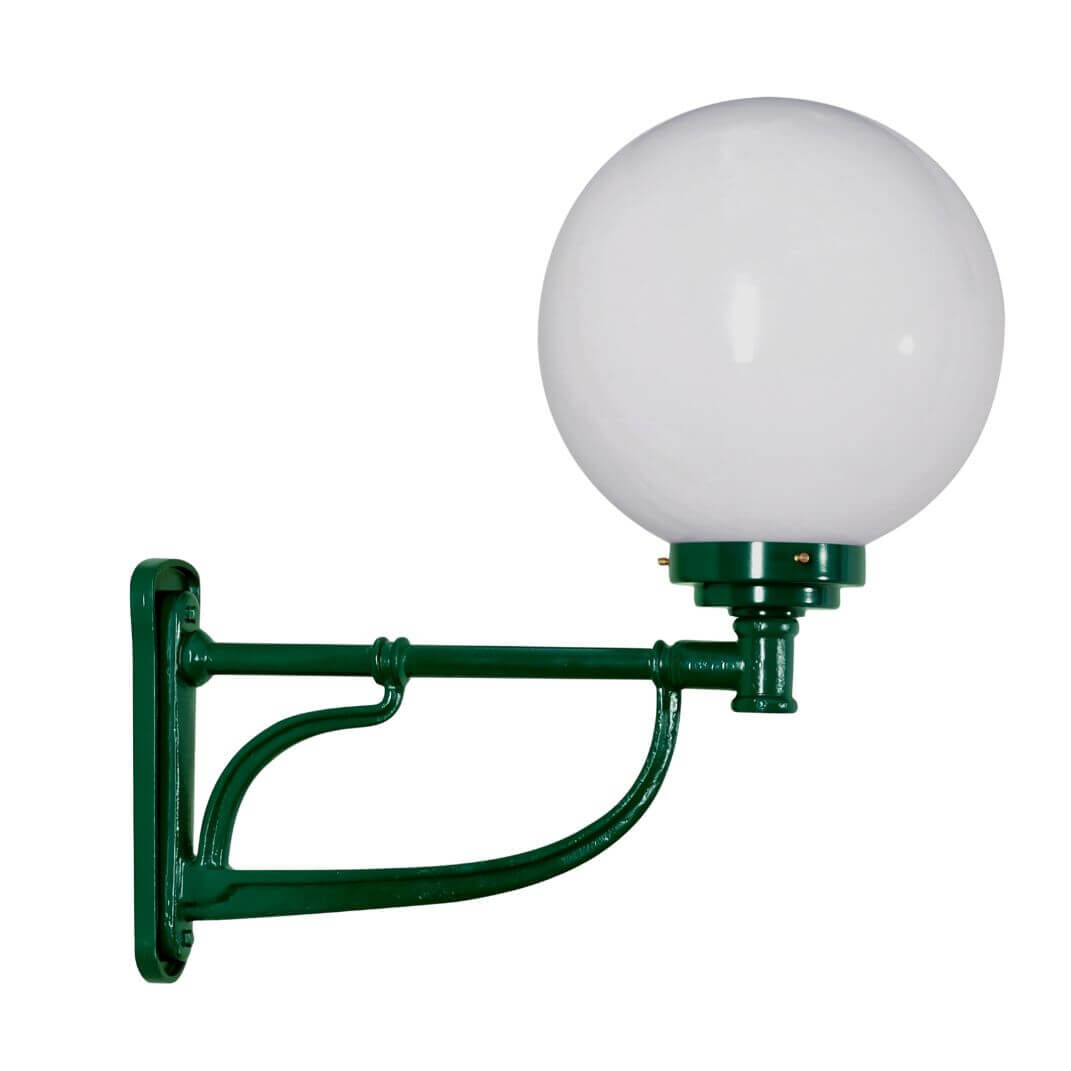 Kugel-Wandleuchte Meran 3 stehend "groß" in RAL 6005 Moosgrün Kugel-Wandleuchte Meran 3 stehend "groß" in RAL 6005 Moosgrün