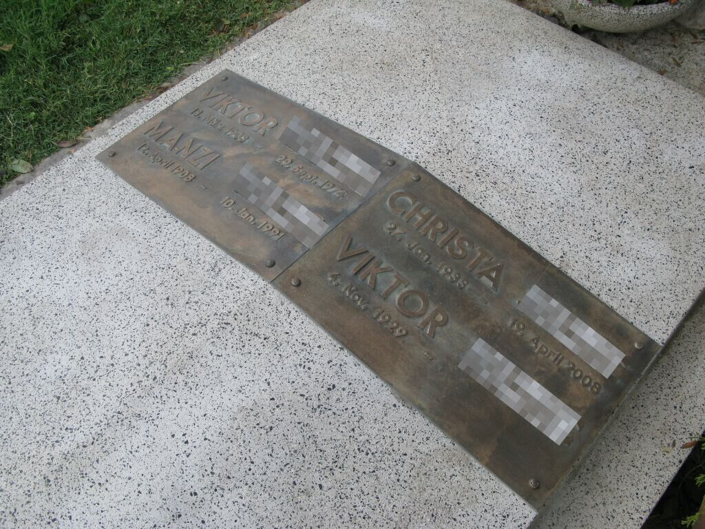 Grabtafel aus Bronzeguss