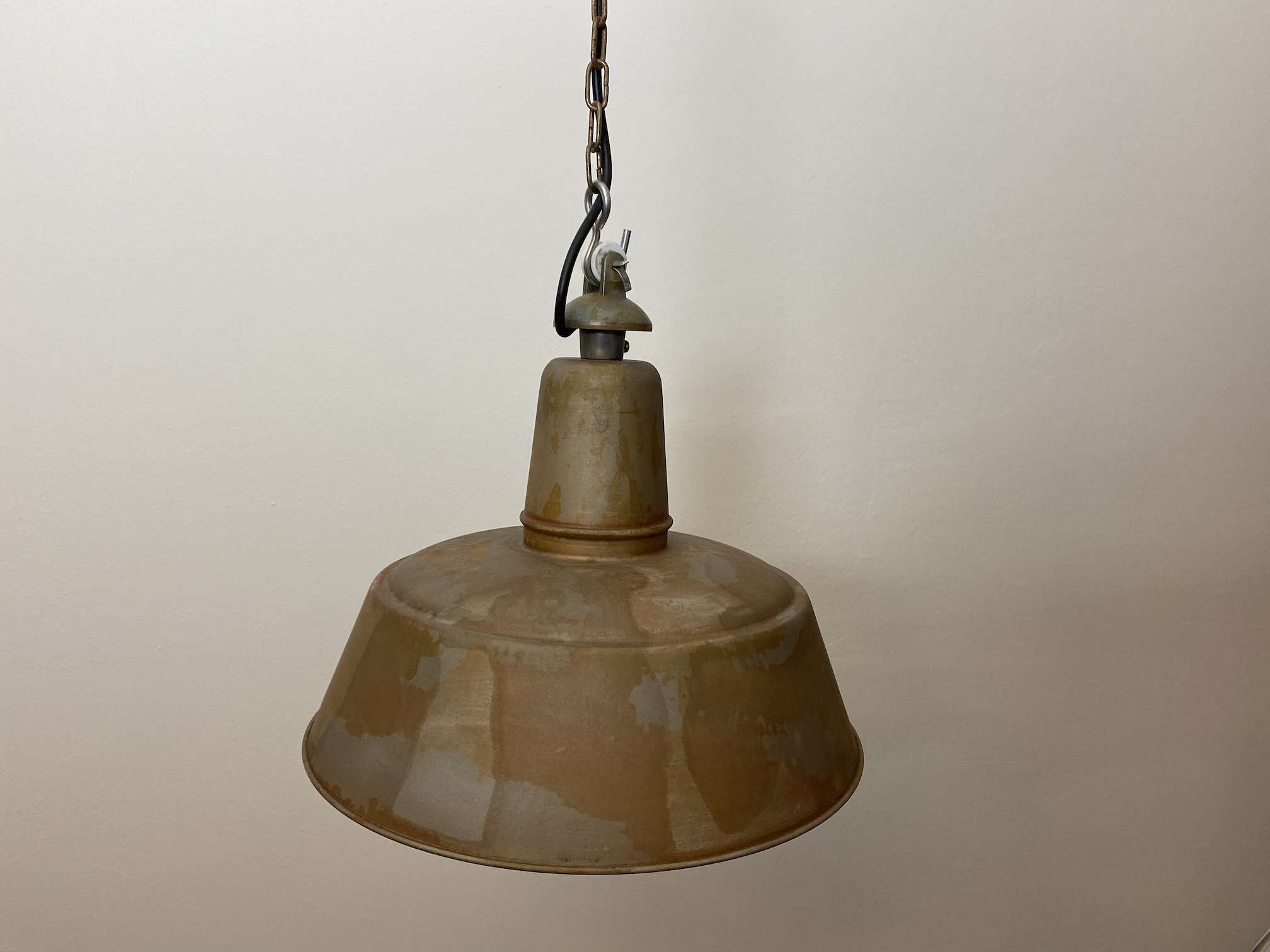 sievering-rustikal-haengeleuchte-rost-3 rostige Fabrikleuchte im Industriestil