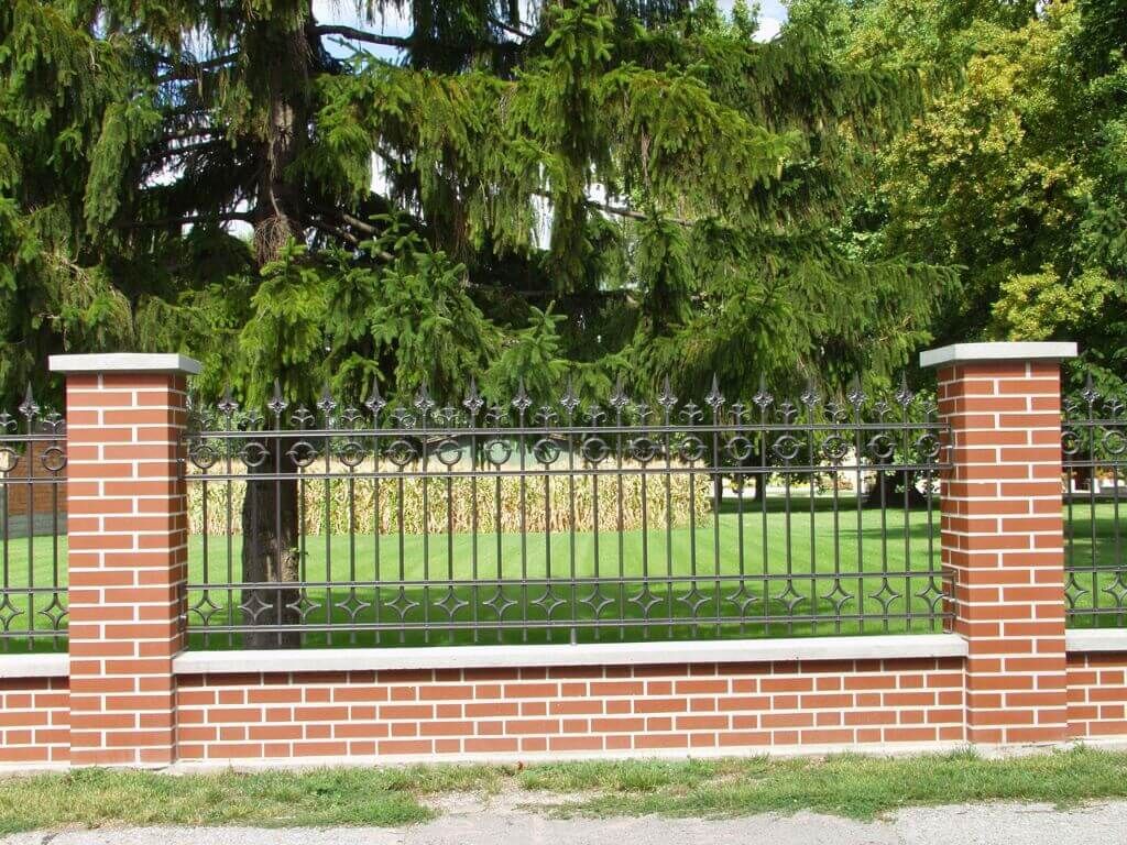 Eleganter Zaun im nostalgischen Design Eleganter Zaun im nostalgischen Design