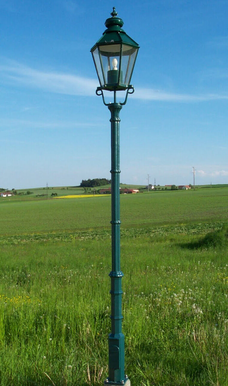 Straßenlaterne Schinkel in RAL 6005 Moosgrün