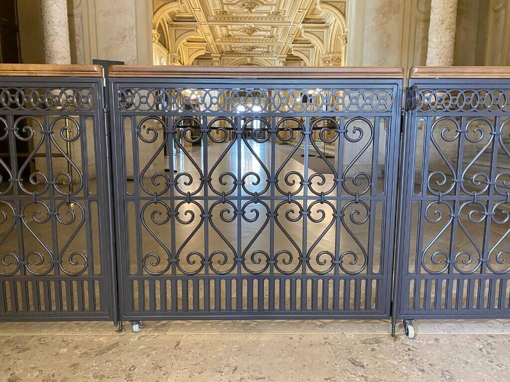 Mittlerer Teil des Schmiedeeisenabsperrgelaenders Mittlerer Teil des Schmiedeeisenabsperrgelaenders