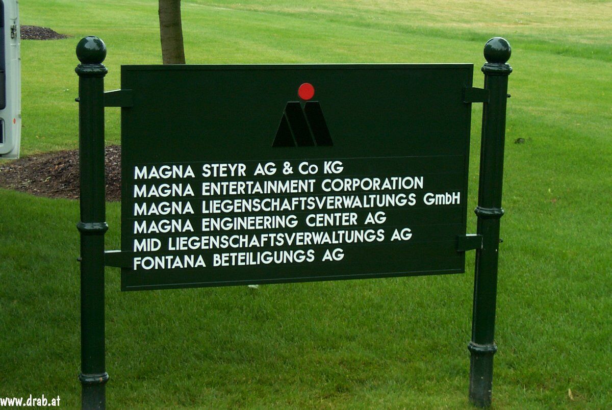 magna_steyr_europazentrale Hinweistafel aus Aluminium, Messing & Bronzeguss - eigener Text/Muster