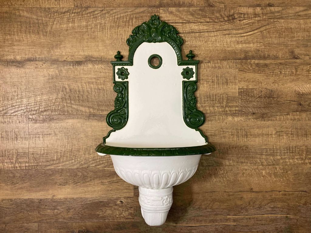 dunkelgruene_bassena_emaille_gusseisen_02 Dunkelgrün/Weiße Bassena aus Gusseisen - emailliert