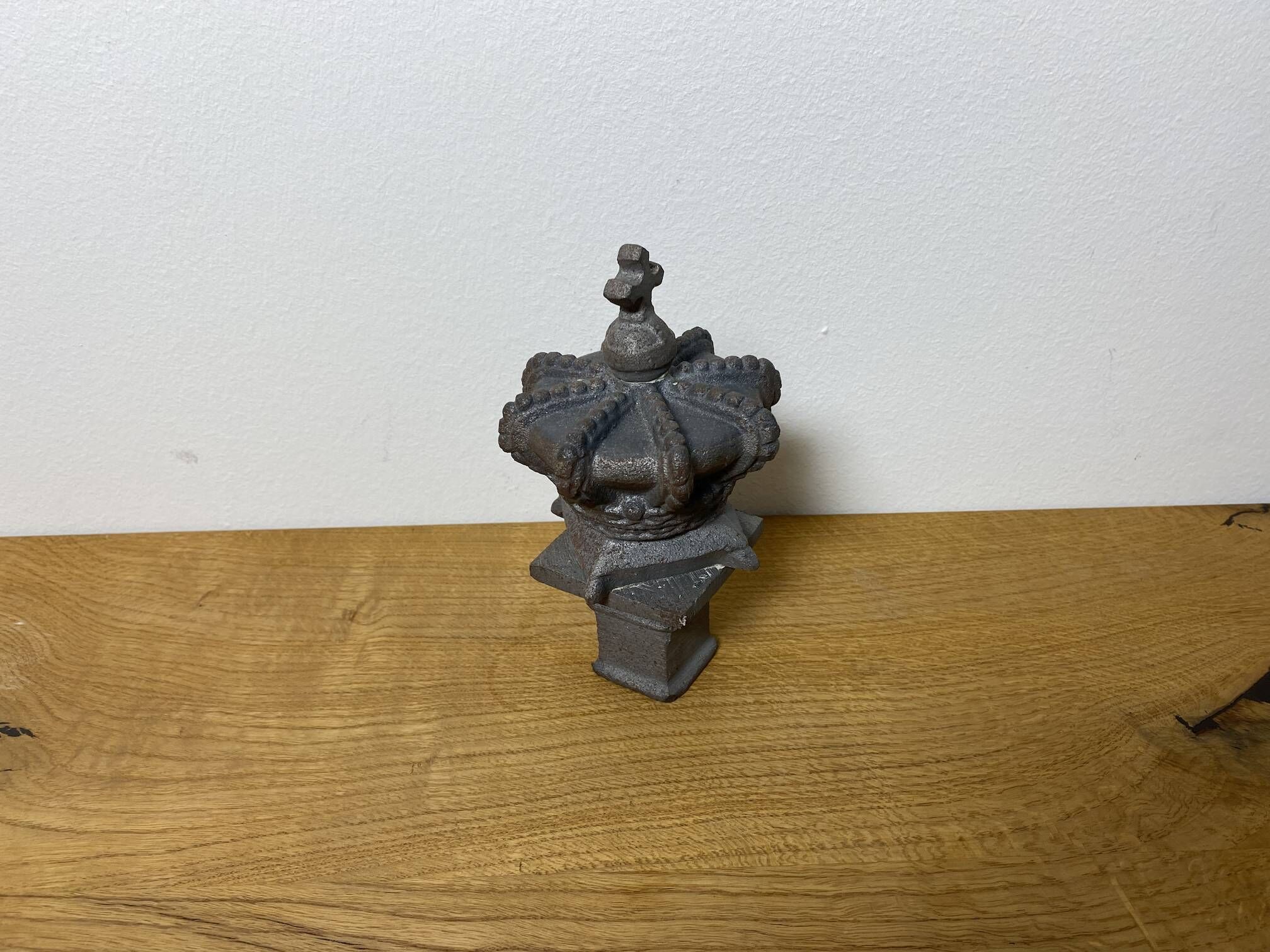 zierteil-pfostenaufsatz-krone-gusseisen-1 Säulensteherabschluss Krone