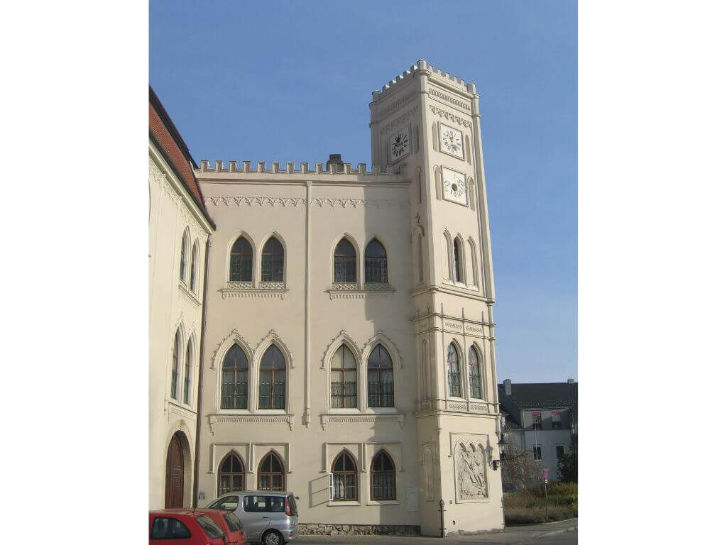 Französischer Balkon im historischen Stil aus Gusseisen