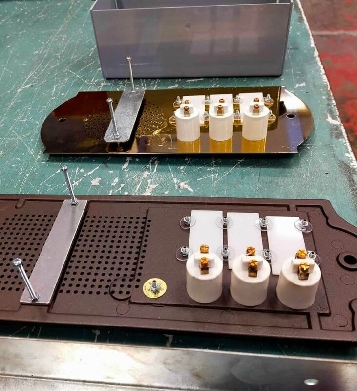 sprechanlage_messing_triest_rueckseite Rückseite Sprechanalage Triest & Livorno