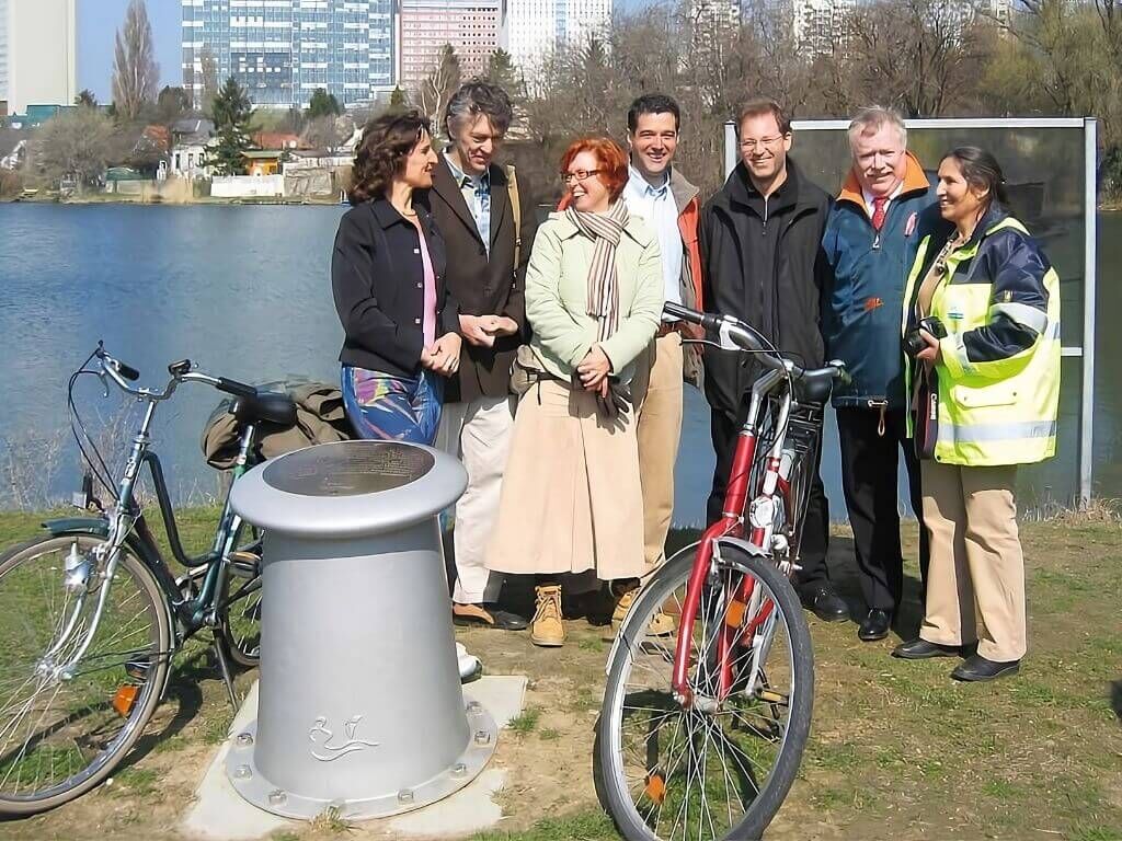 Gruppenfoto beim Schiffspoller mit Wolfgang Drab und Michael Haeupl