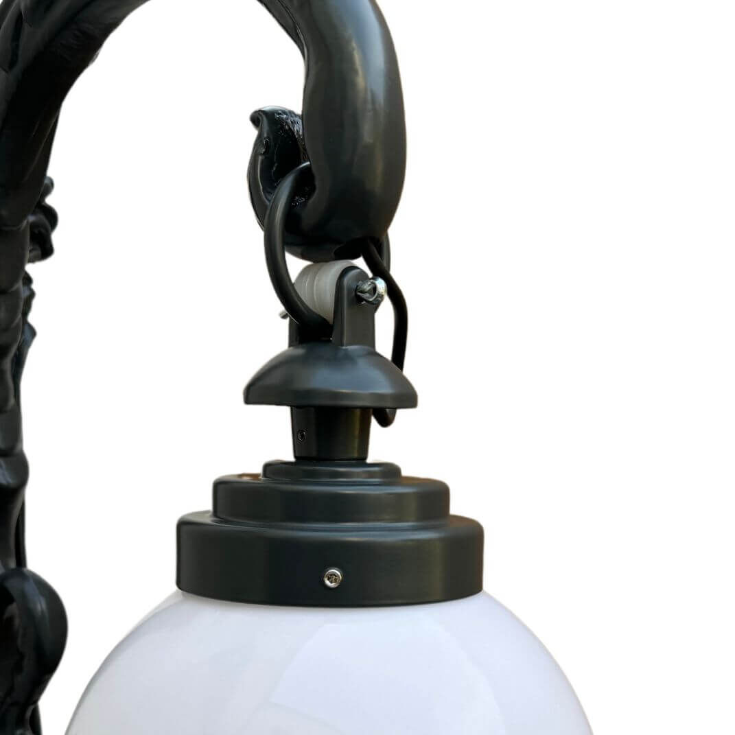 Detailaufnahme der Kugelaufnahme der Wandleuchte Weidling in RAL 7016 Detailaufnahme der Kugelaufnahme der Wandleuchte Weidling in RAL 7016