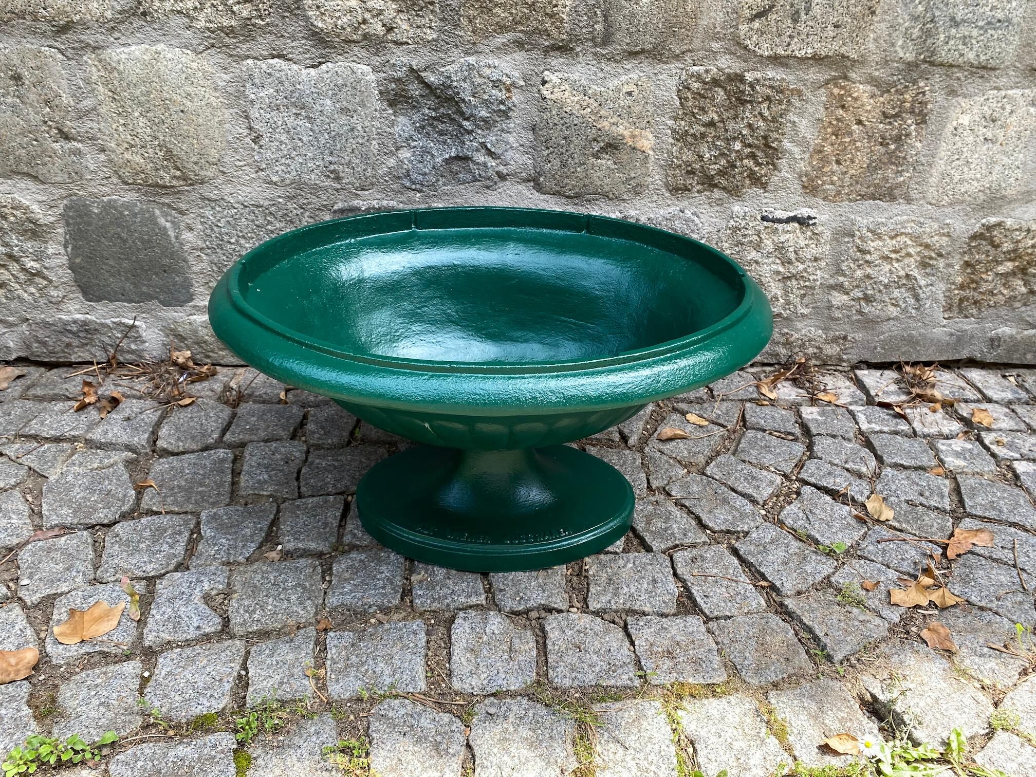 brunnenschale-stilvoll-moosgruen-gusseisen-2 Grüne Brunnenschale