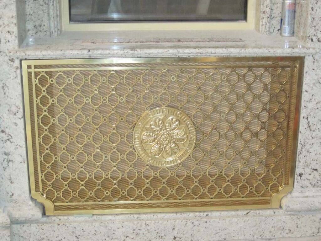 Belüftungsabdeckung bzw. Lüftungsgitter Messing für die Moskauer Gazprom Zentrale Belüftungsabdeckung bzw. Lüftungsgitter Messing für die Moskauer Gazprom Zentrale