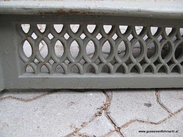 alte Wendeltreppe-Spindeltreppenstufen aus Gusseisen alte Wendeltreppe-Spindeltreppenstufen aus Gusseisen