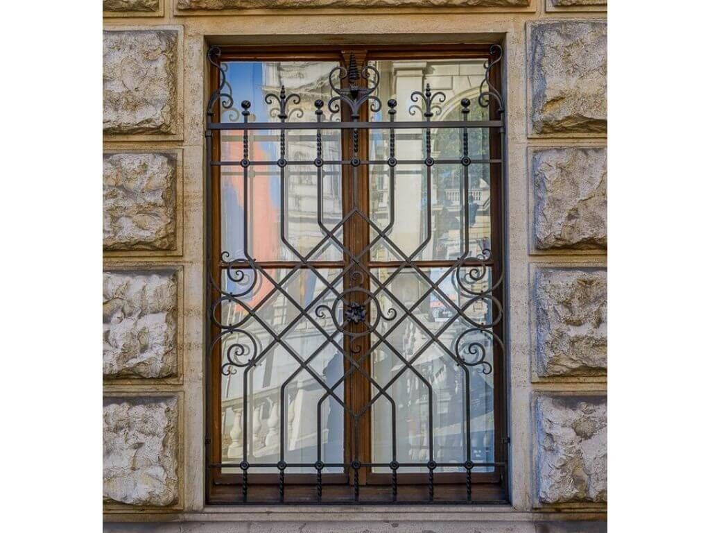 Fenstergitter aus Schmiedeeisen für die Universität Wien