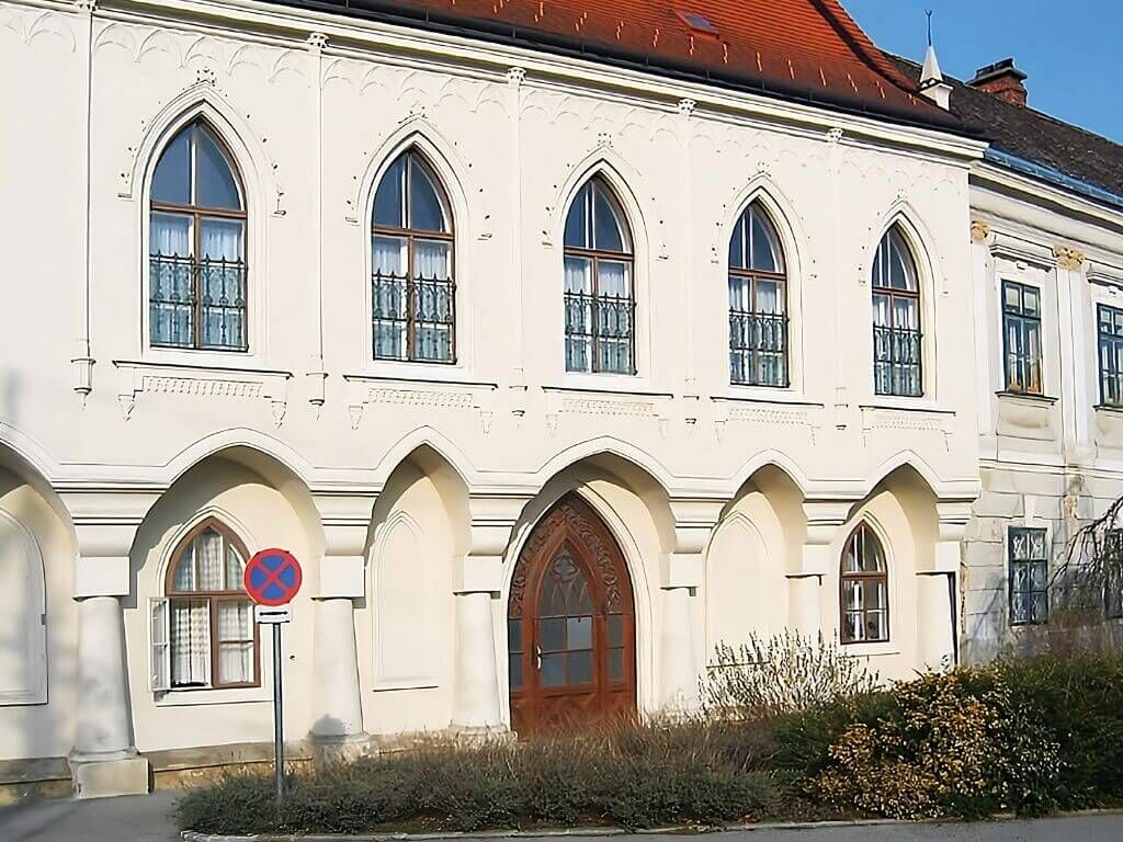 verzierte Fenstergitter aus Gusseisen