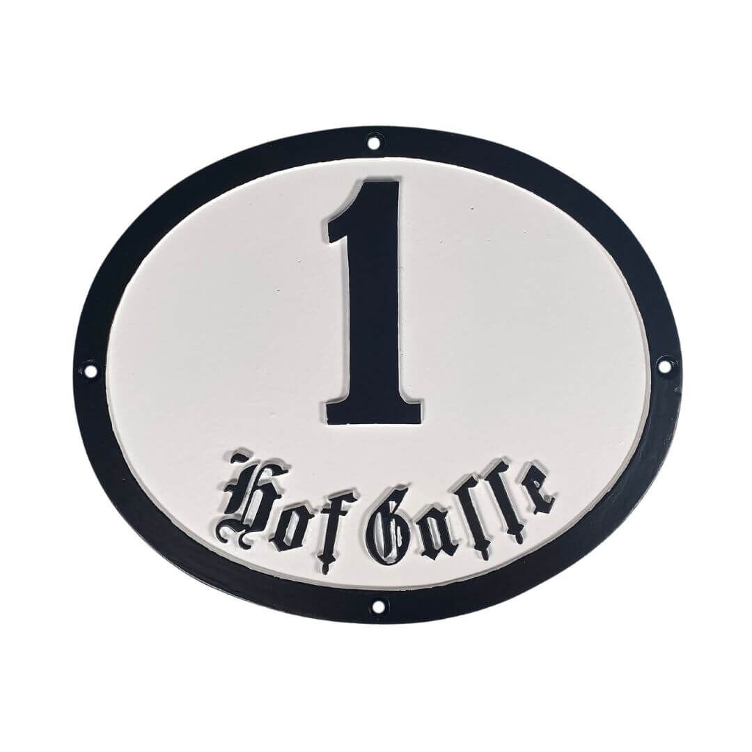 ovale Altstadt Hausnummerntafel mit Frakturschrift aus Aluminiumguss ovale Altstadt Hausnummerntafel mit Frakturschrift aus Aluminiumguss