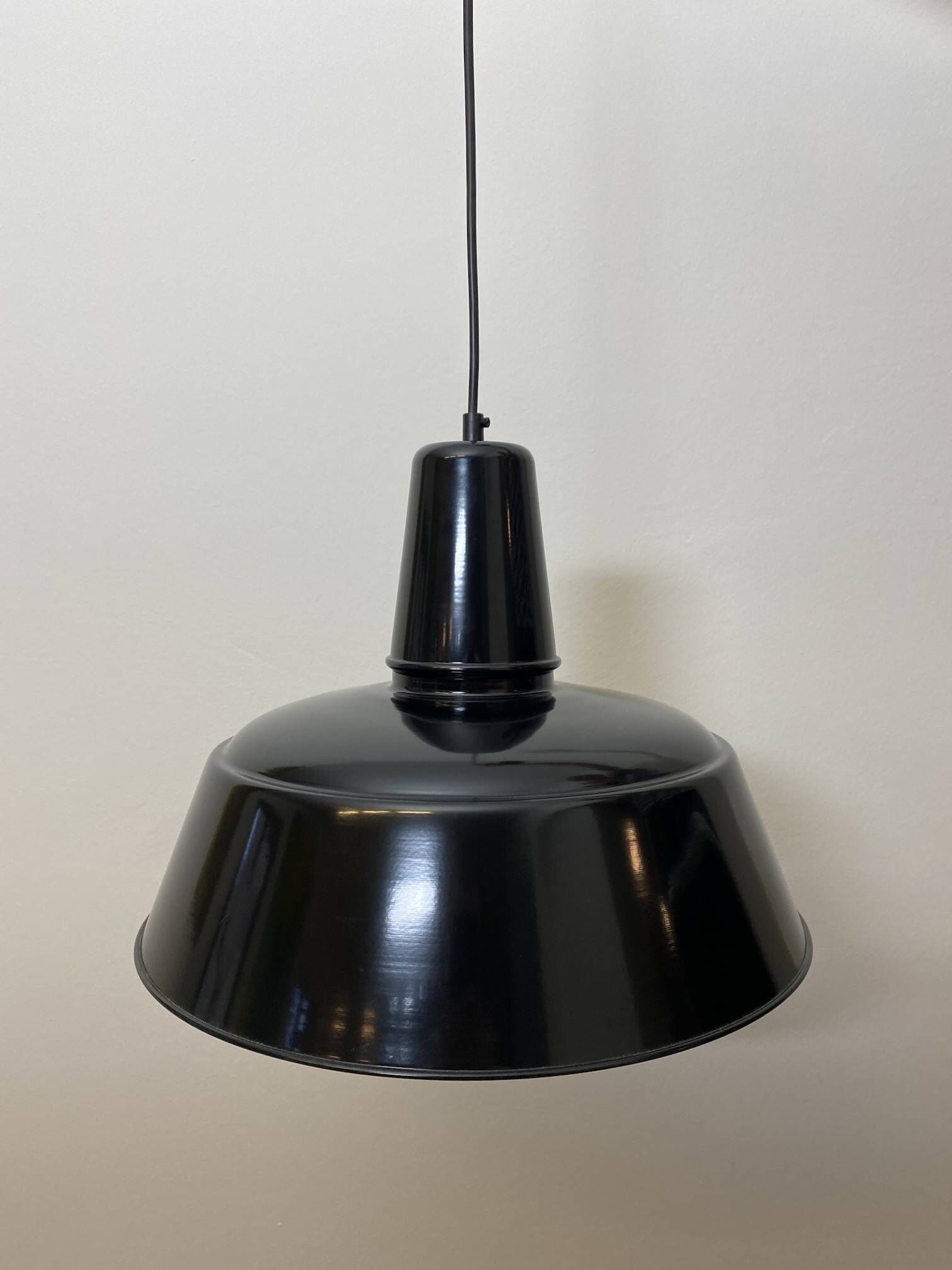 haengleuchte-sievering-dm400-pvc-2 Hängeleuchte Sievering mit schwarzem PVC-Kabel