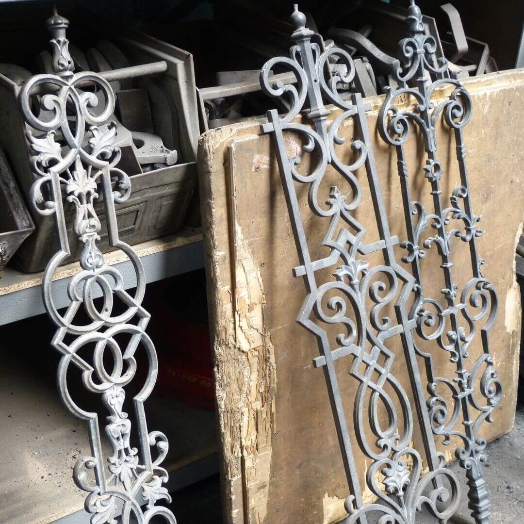 Reproduzierte Altbau Geländer aus Gusseisen