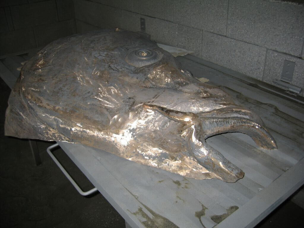Teil der Fischkopf-Skulptur aus Bronzeguss Teil der Fischkopf-Skulptur aus Bronzeguss