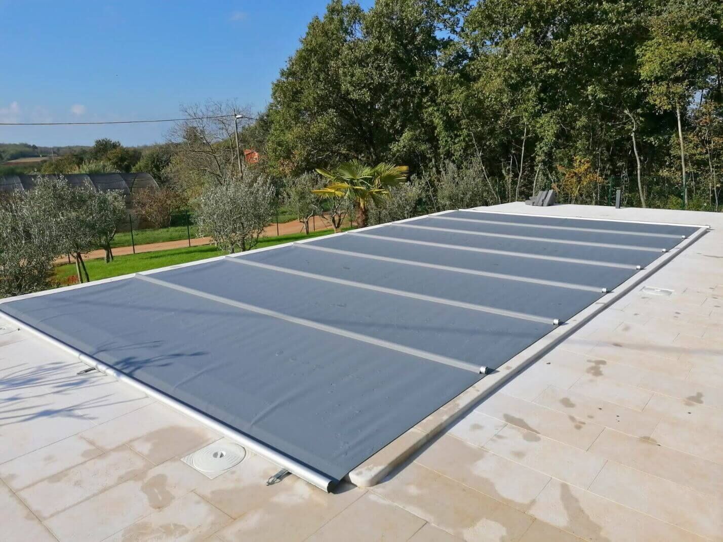 Poolabdeckung Tube mit Keder in Dunkelgrau Poolabdeckung Tube mit Keder in Dunkelgrau