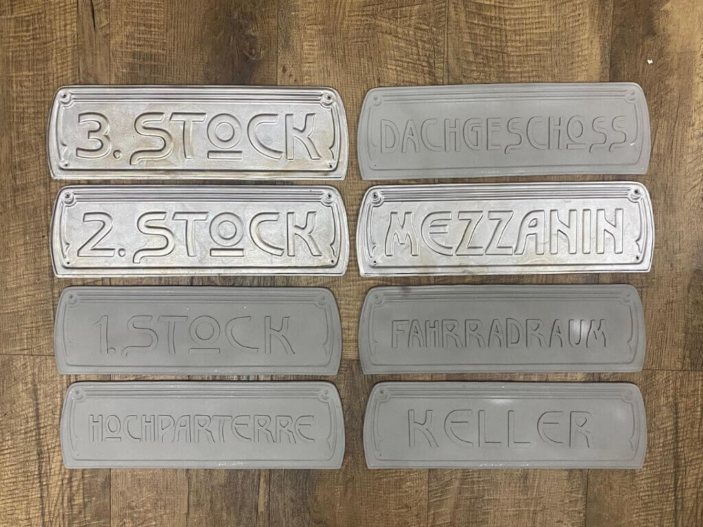 Reproduktion bzw. Nachguss von Jugendstil-Stockwerksschildern aus Aluminiumguss Reproduktion bzw. Nachguss von Jugendstil-Stockwerksschildern aus Aluminiumguss