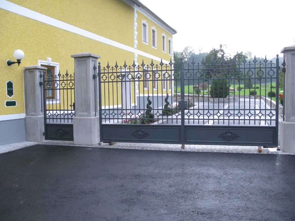 nostalgischer-zaun-anthrazitgrau-eisenglimmer-mitspitzen-2