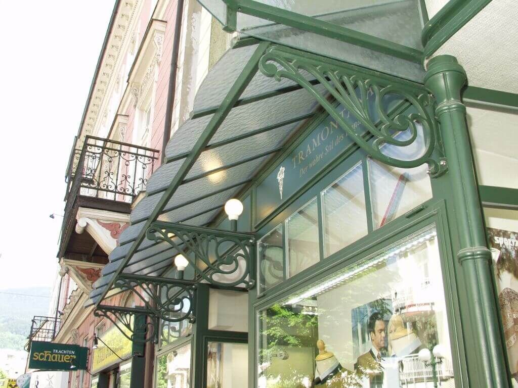 schauer_modehaus_bad_ischl_stuetzsaeule_ausleger_tuergriff_drab_04 Ausleger und Stützsäulen für das Vordach