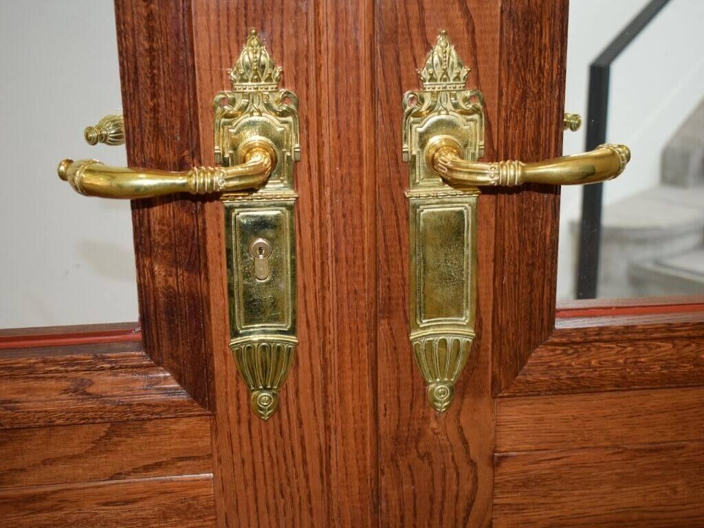 Reproduktion von Türgriffen aus Messingguss für die Wiener Hofburg Reproduktion von Türgriffen aus Messingguss für die Wiener Hofburg