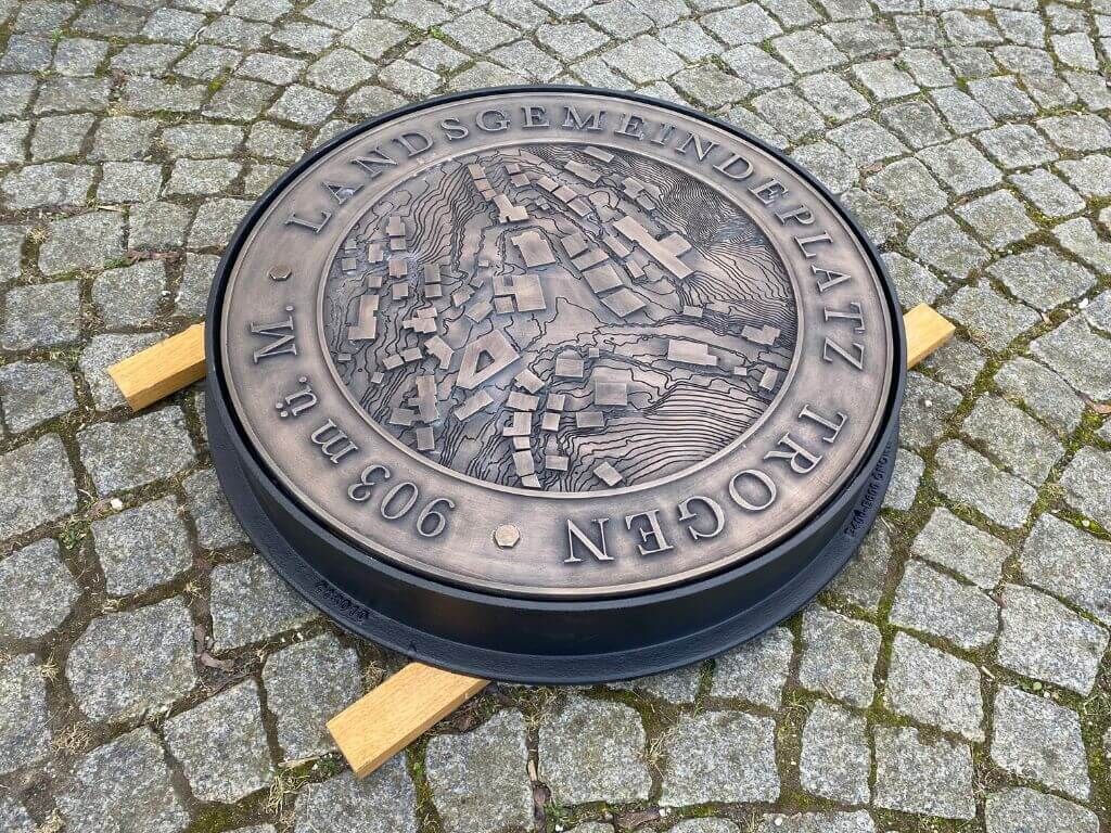 Schachtabdeckung aus Messinguss für die Gemeinde Trogen Schachtabdeckung aus Messinguss für die Gemeinde Trogen