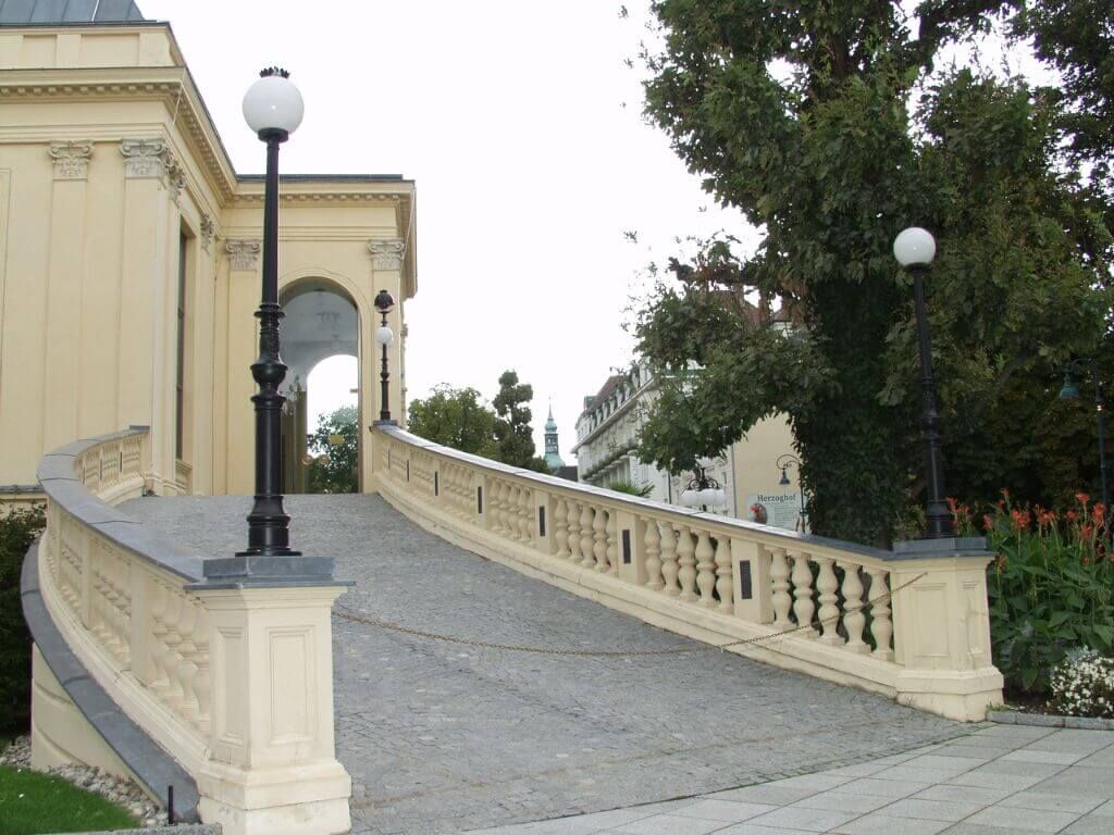 Casino_austria_baden_standleuchten_kugeln_drab_02