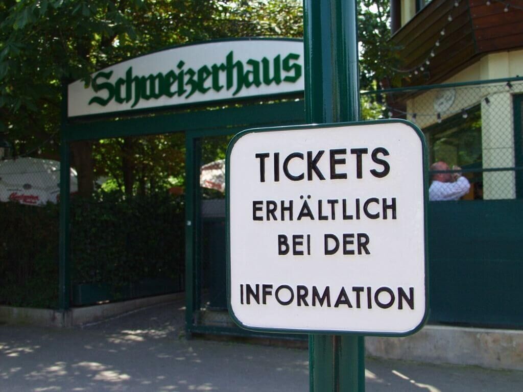 klassisches-haltestellenschild-hinweisschild-schweizerhaus-prater-wurstelprater-drab-2