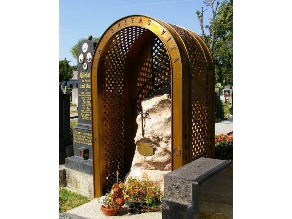 Grabmal aus Kupfer nach Kundenwunsch Grabmal aus Kupfer nach Kundenwunsch