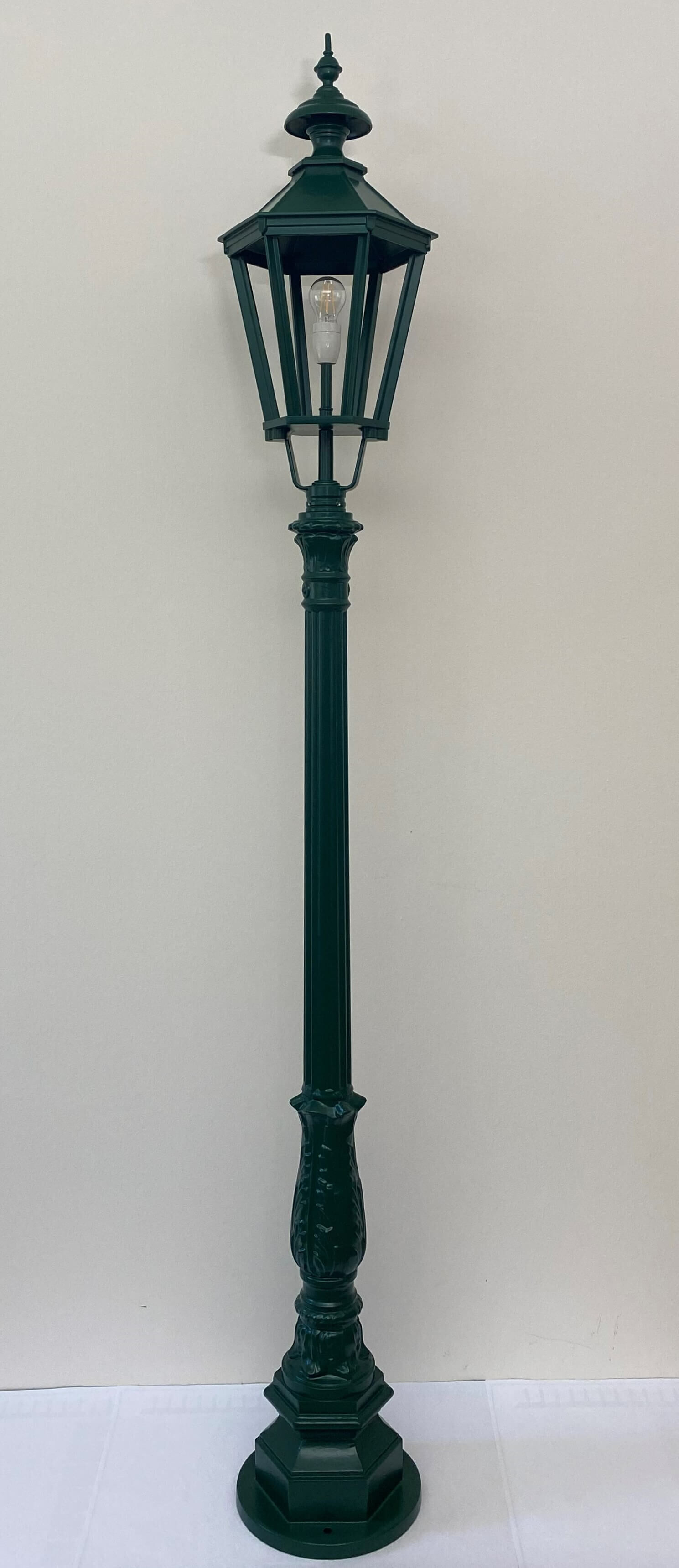 gartenlaterne-mailand-moosgruen-prag-1 Straßenlaterne "Mailand/Prag" - Kombination 2 in RLA 6005 Moosgrün