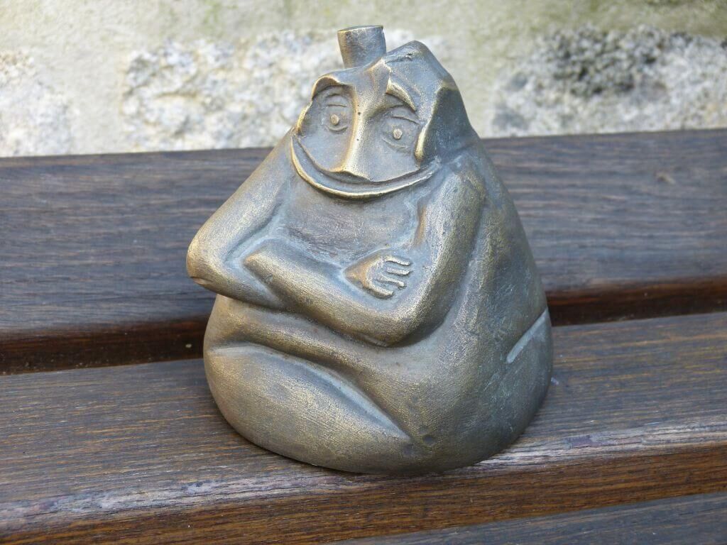 Bronzeskulptur Mistmonster für die MA48 der Stadt Wien Bronzeskulptur Mistmonster für die MA48 der Stadt Wien