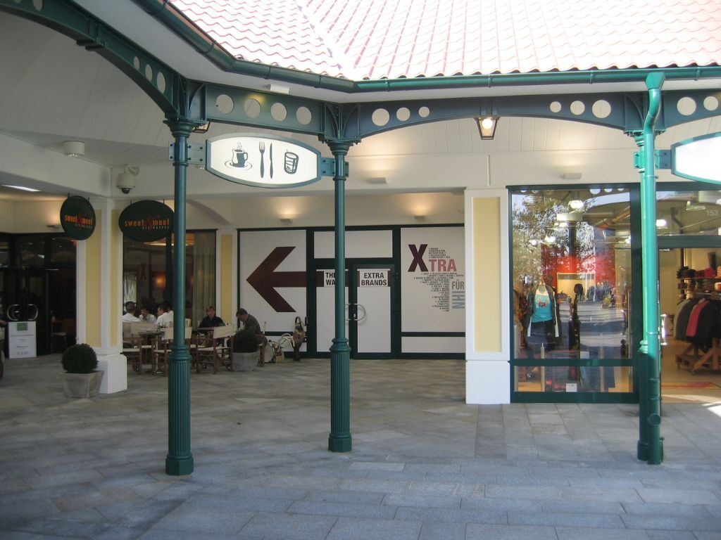 parndorf-oultet-saeulen-drab