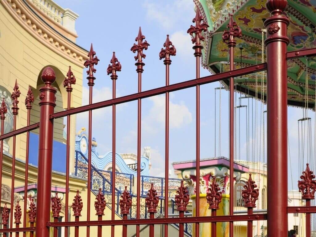 klassischer-zaun-zaunspitzen-rot-eisen-aluminiumguss-prater-drab-19